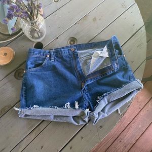 Retro Wrangler Cut Offs 💙